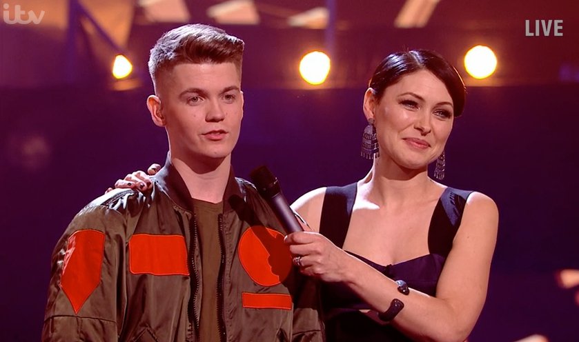 The gorgeous Emma Willis spotted wearing our black stingray cuff on the UK final of The Voice - LATELITA