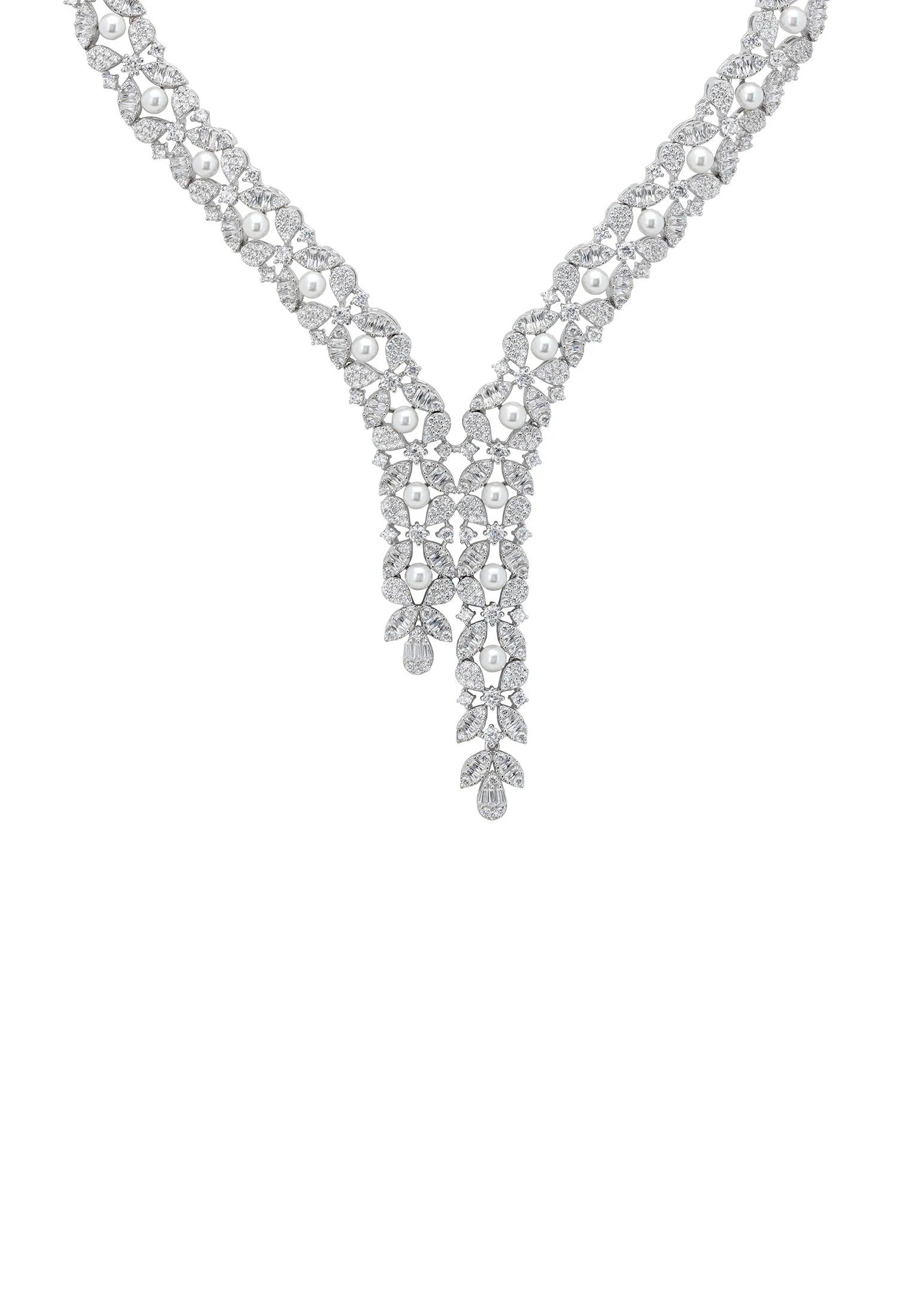 Floral diamond necklace with pearls.