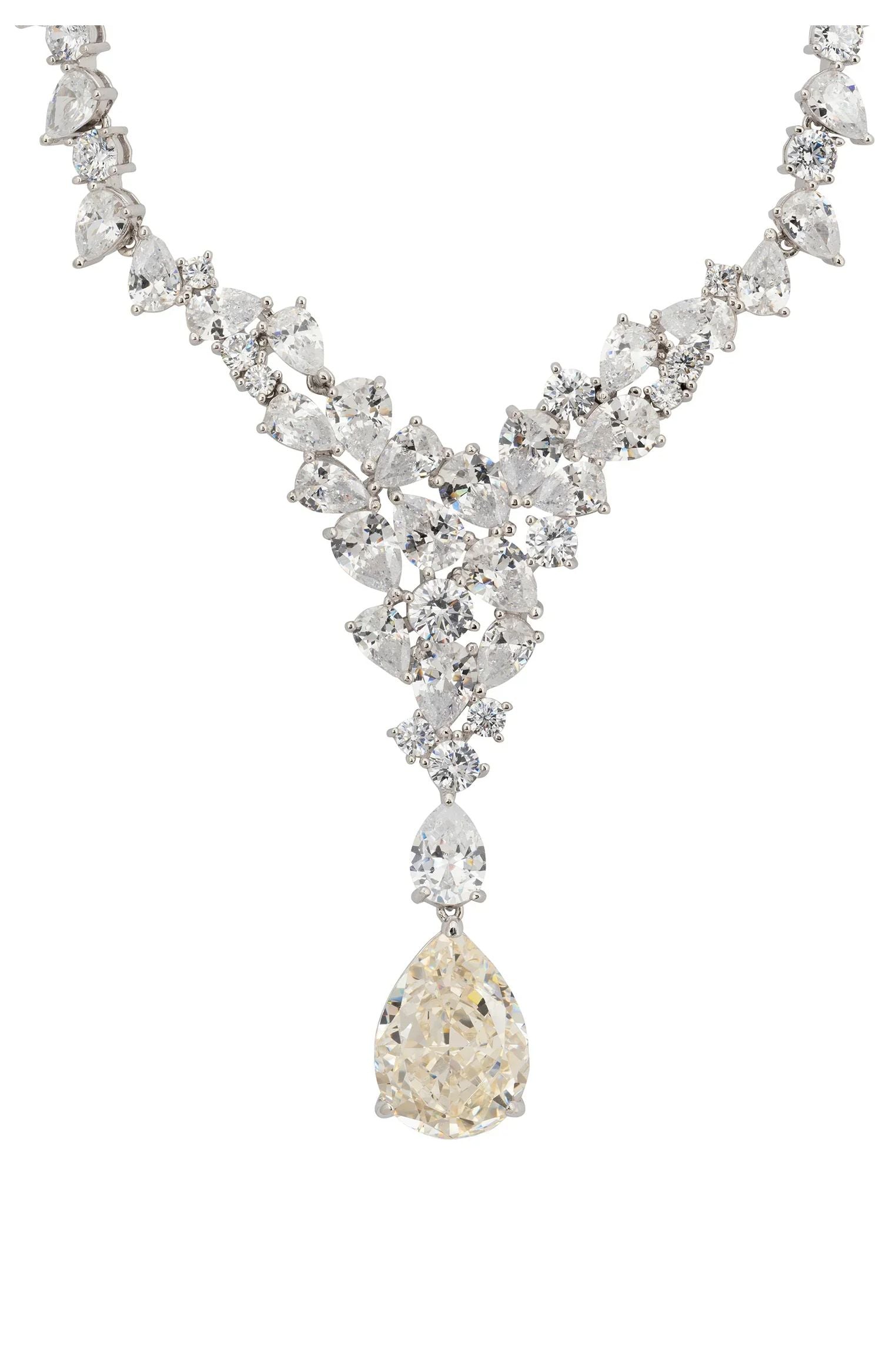 Close-up of the teardrop moissanite centerpiece.