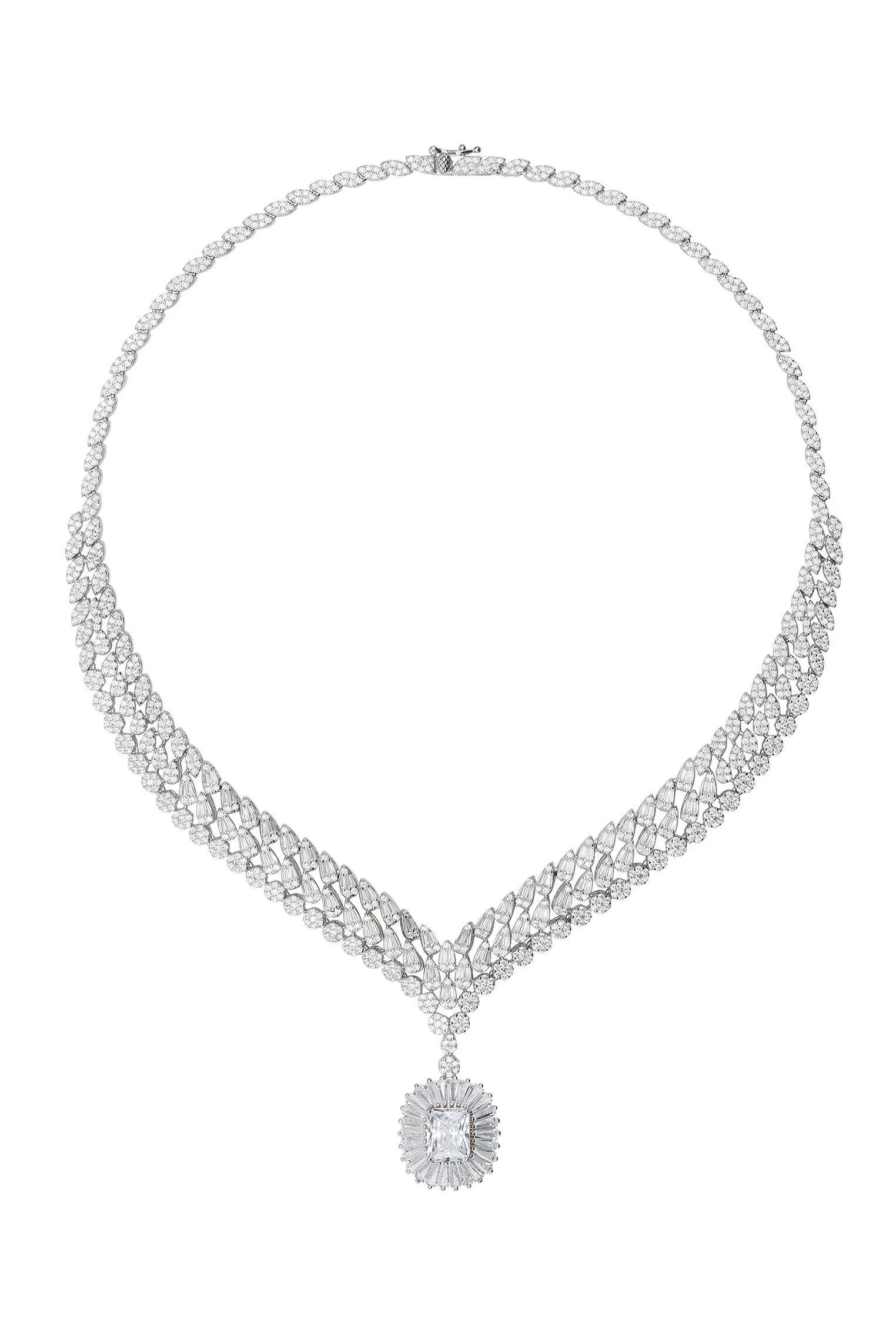 Halo diamond centerpiece diamond necklace.