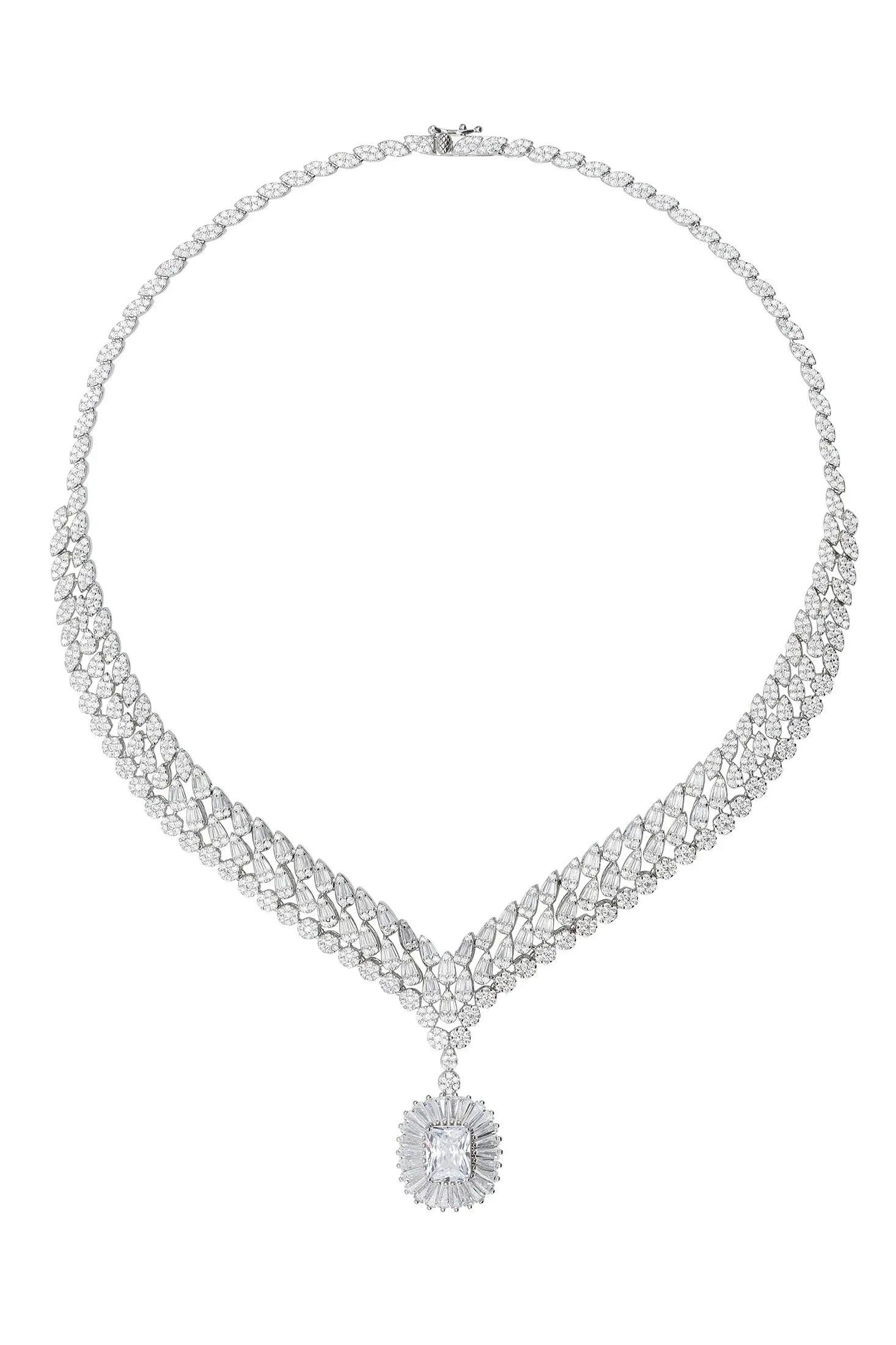 Halo diamond centerpiece diamond necklace.