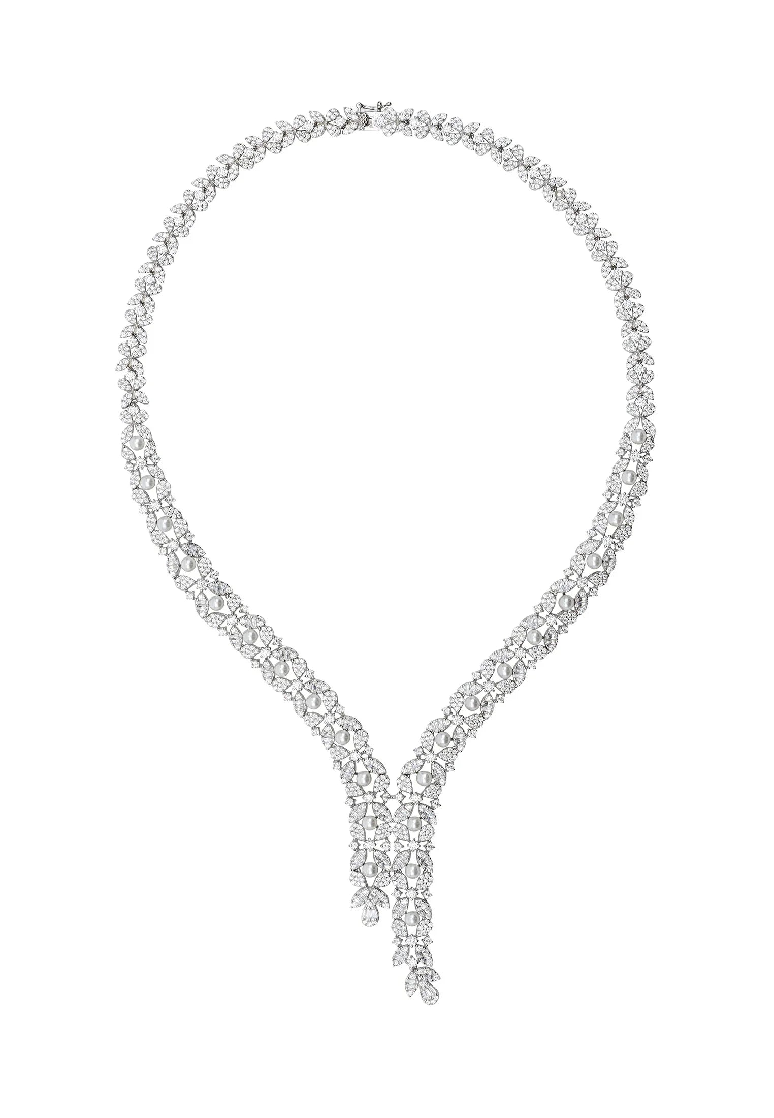 Floral diamond necklace with pearls.