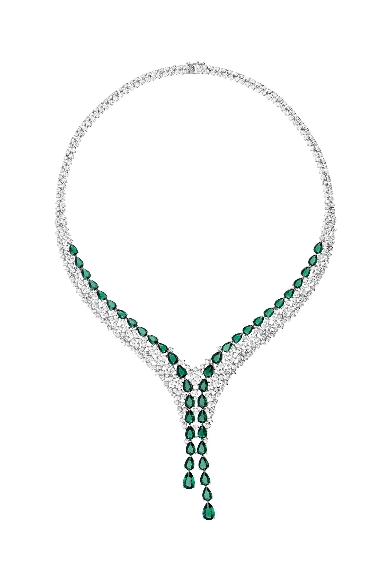 Emerald teardrops diamond necklace.