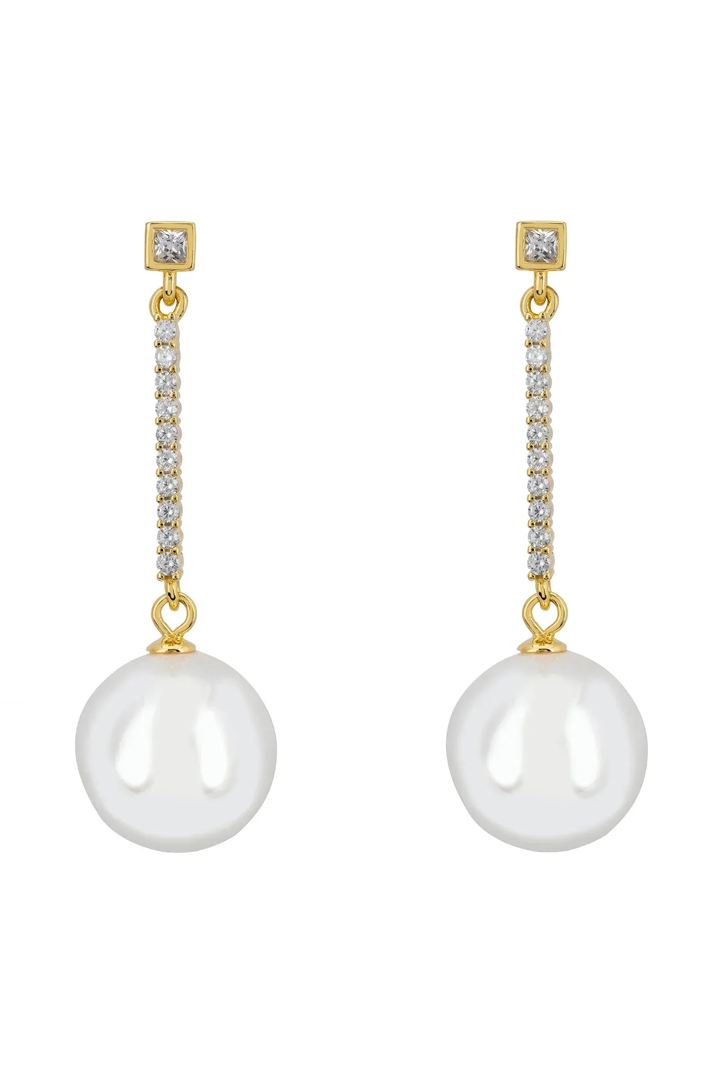Gold string and pearl drop earrings.