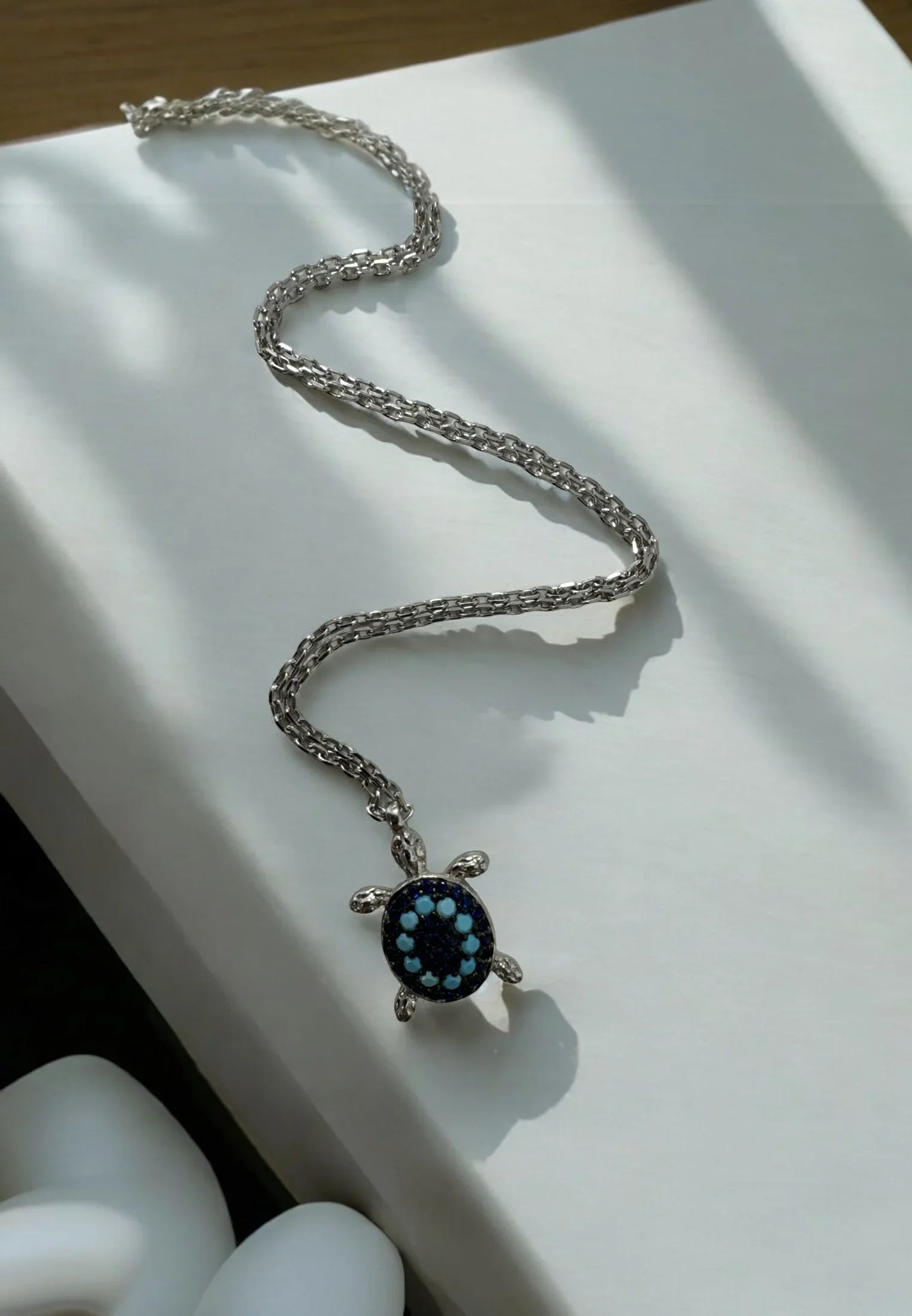 Still life of the necklace.