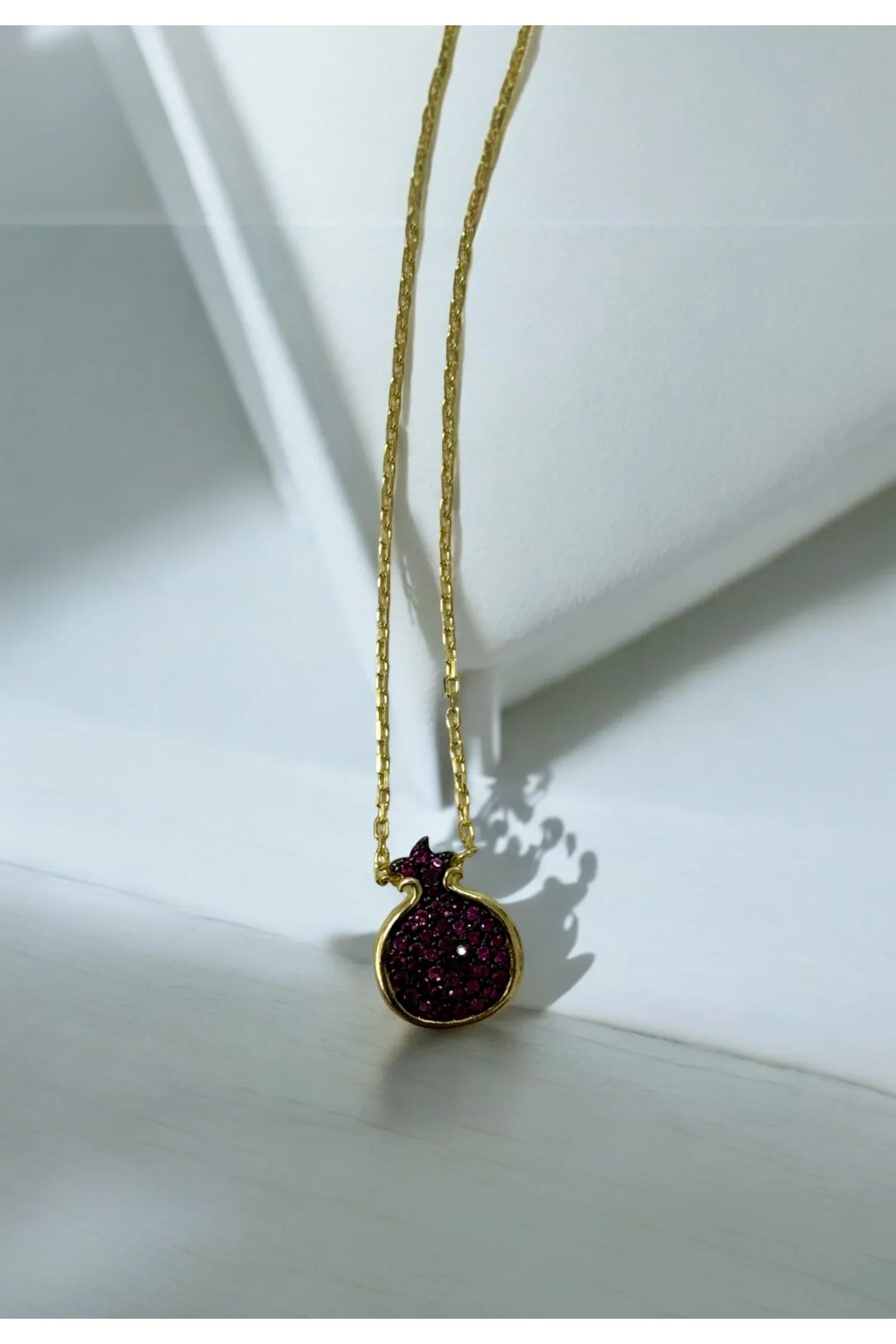 Still life of the necklace.