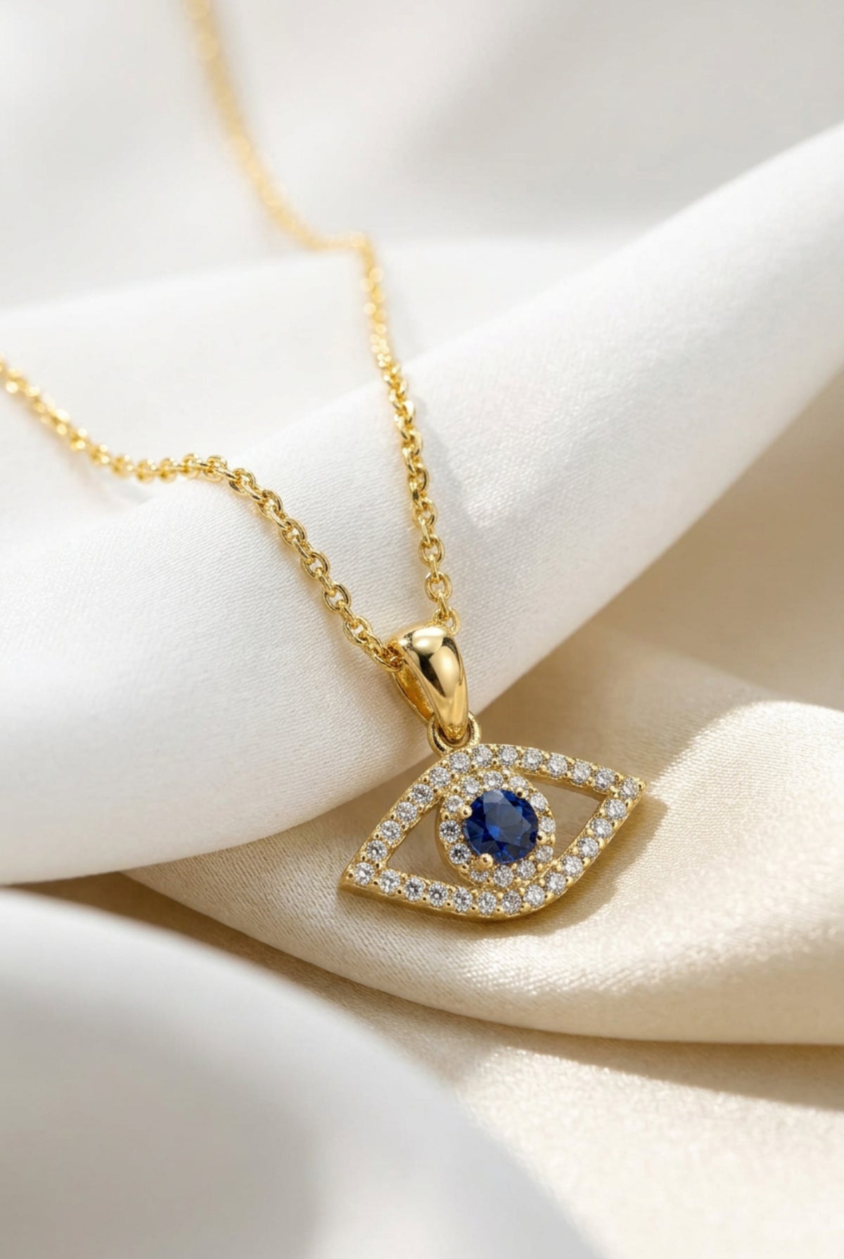 Still life of the necklace.
