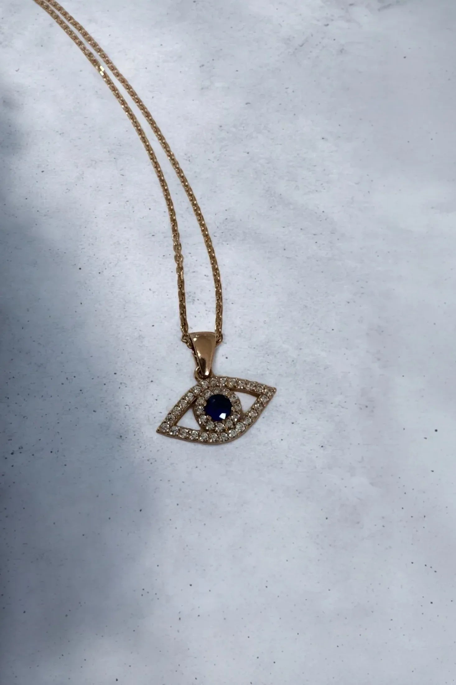 Still life of the necklace.