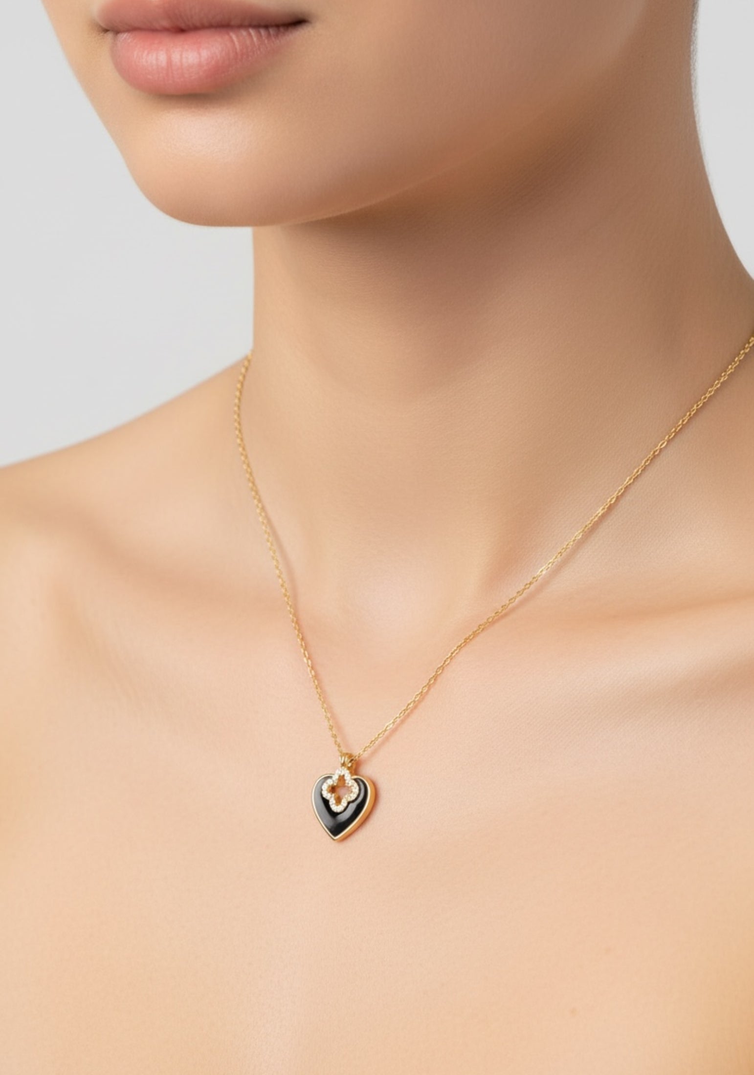 Heart Clover Necklace Gold Black
