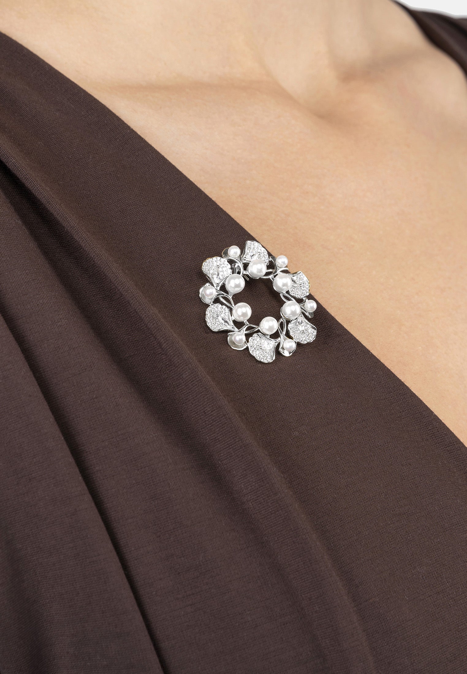 Ginkgo Leaf And Pearl Wreath Brooch Silver