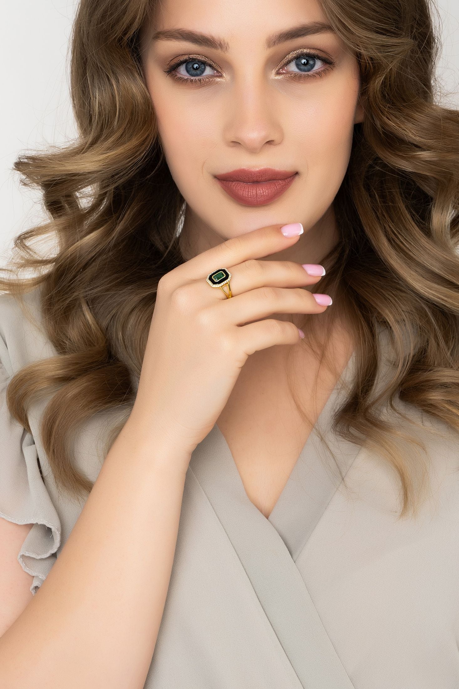 Angled view of Art Deco Emerald And Enamel Cocktail Ring Gold, showing emerald detailing, gold finish and the jewellery profile.