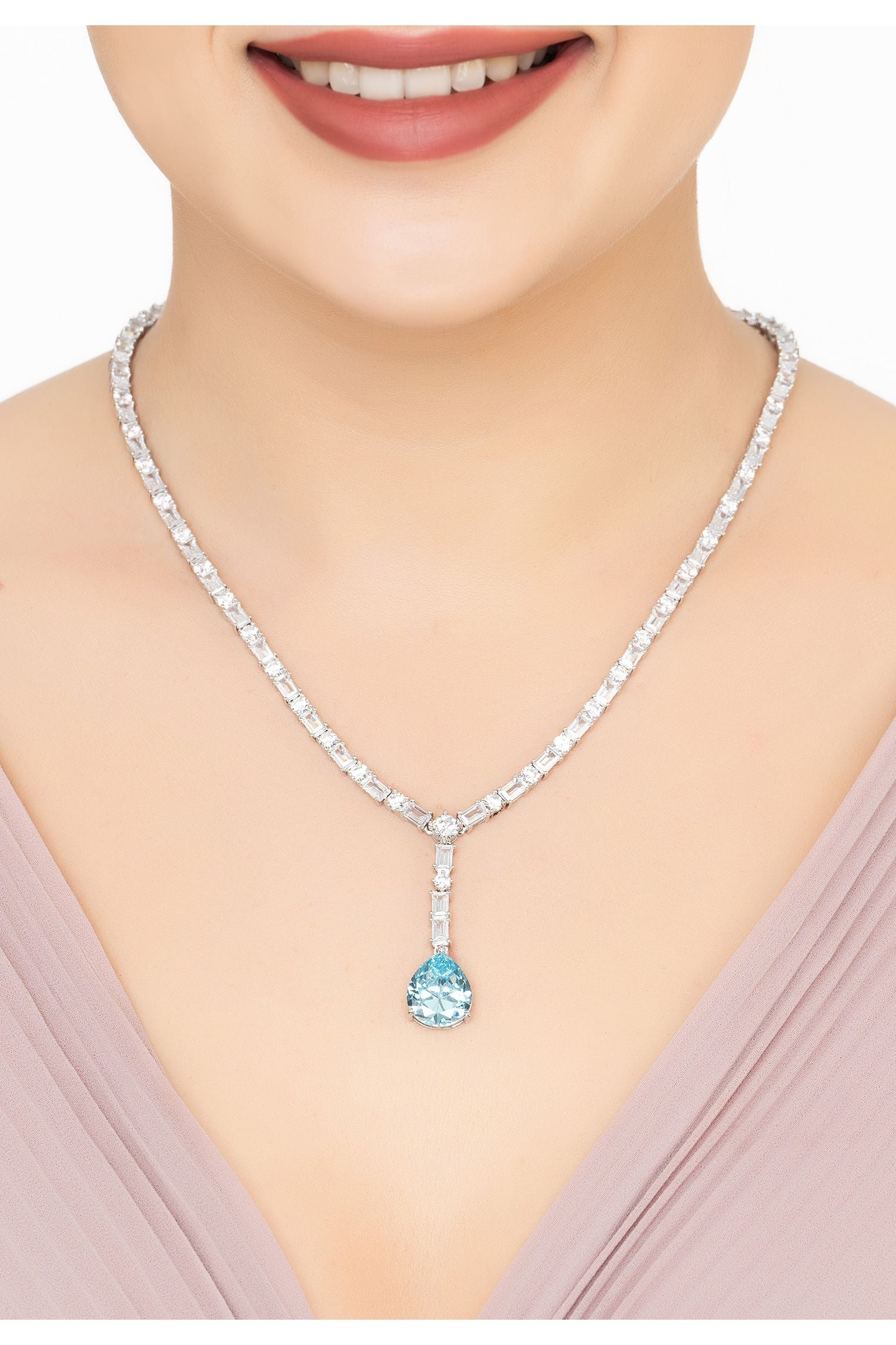 Collar llamativo Claudette con topacio azul plateado