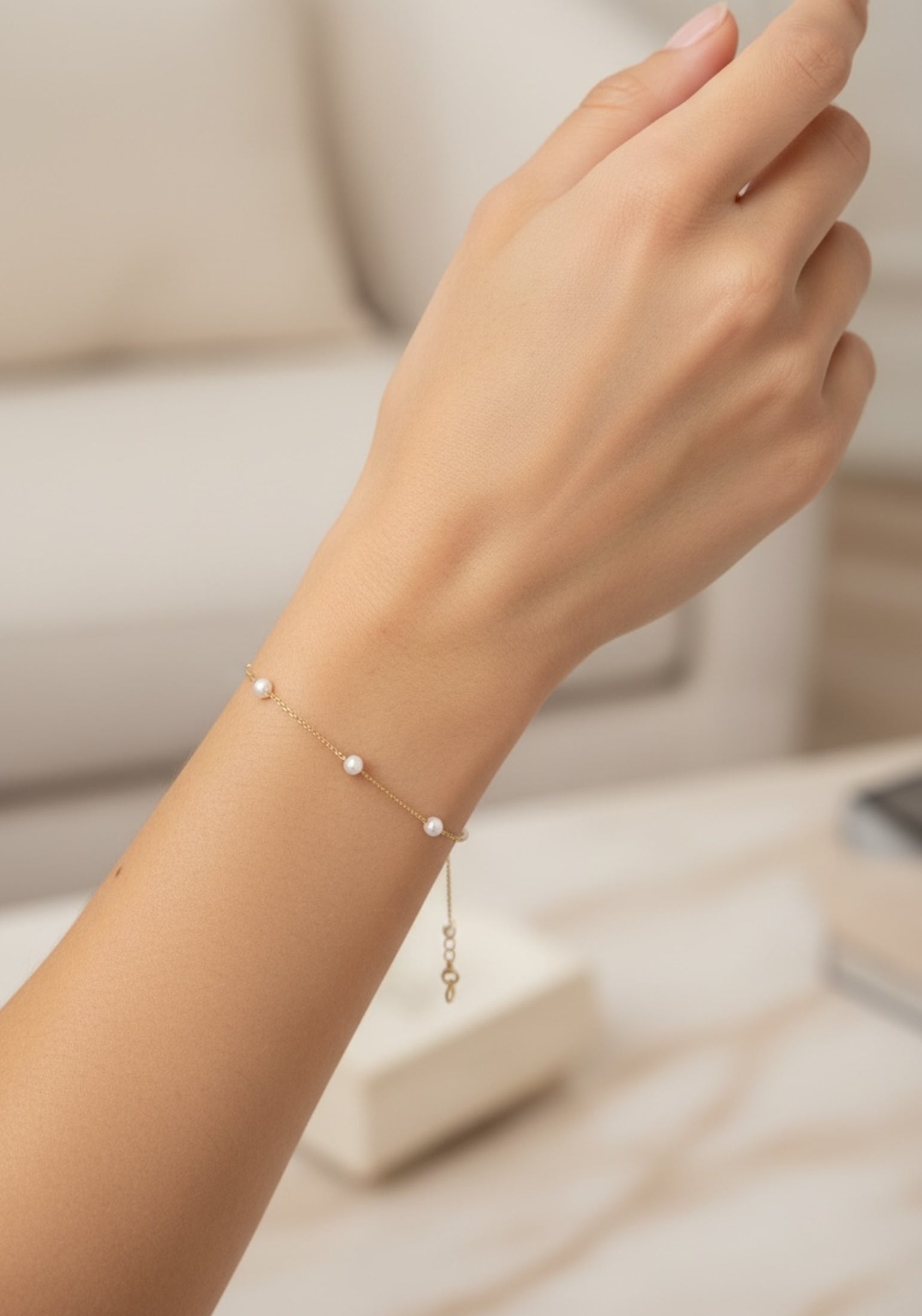 Armband aus massivem 14-karätigem Gold mit natürlichen, voneinander getrennten Perlen