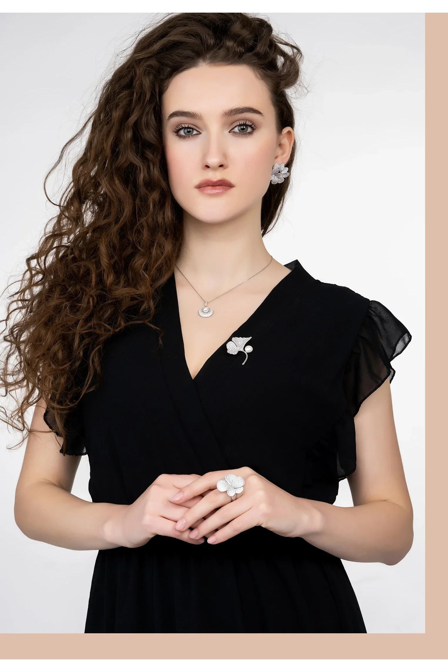 Anillo de Cóctel en Cascada de Pétalos Plata