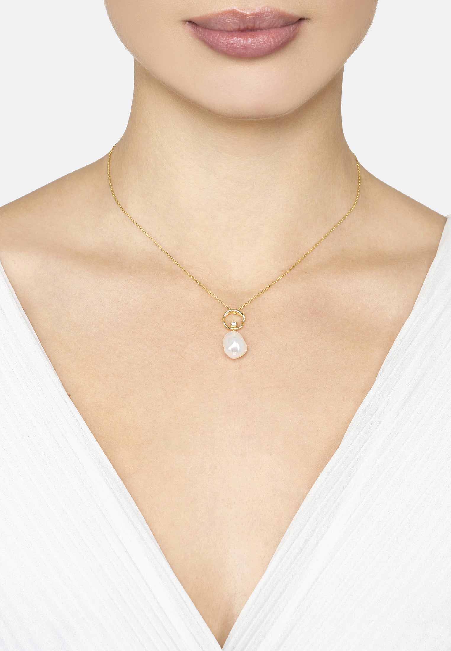 Baroque Pearl And Halo Necklace Gold