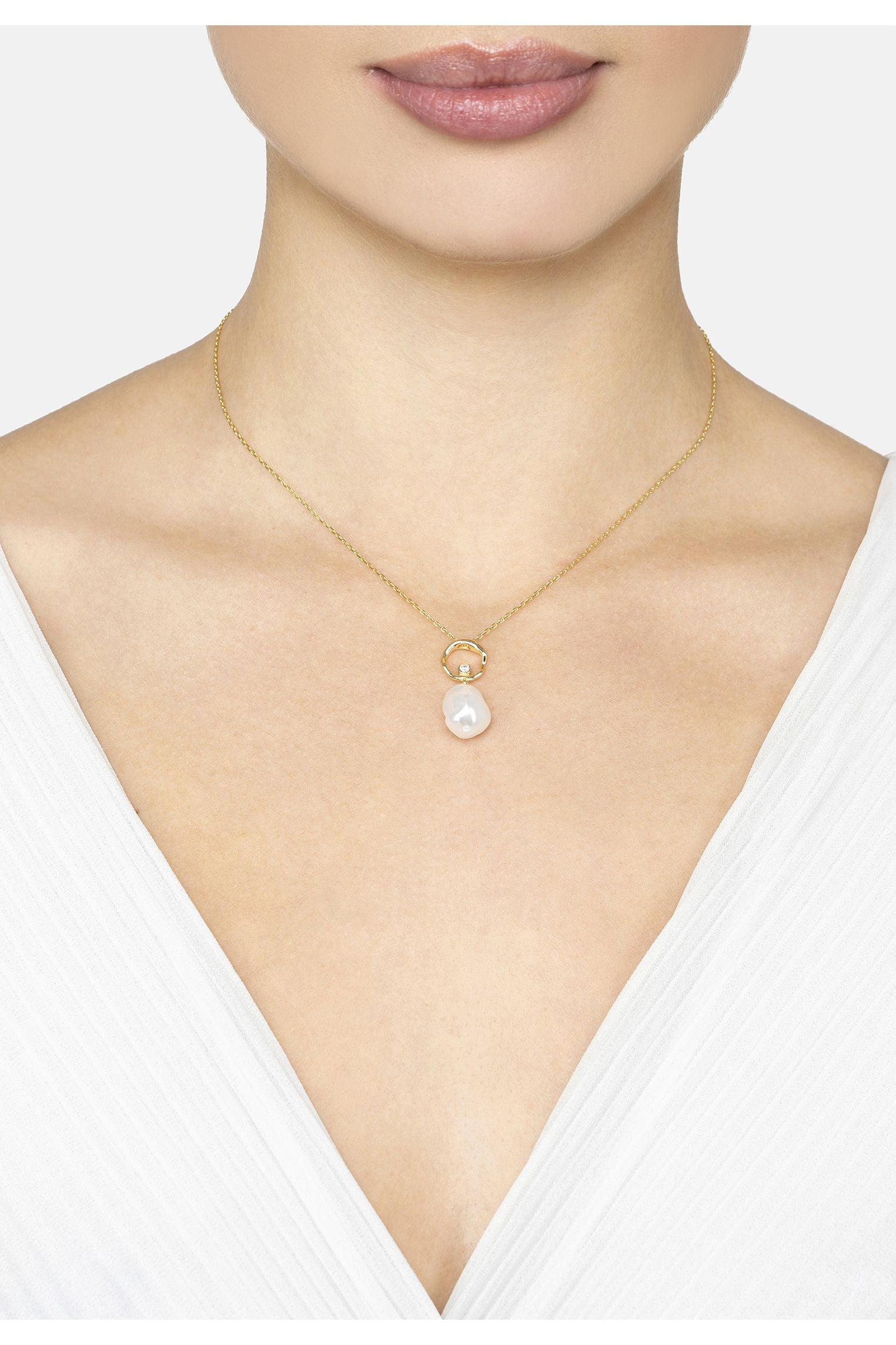 Baroque Pearl And Halo Necklace Gold