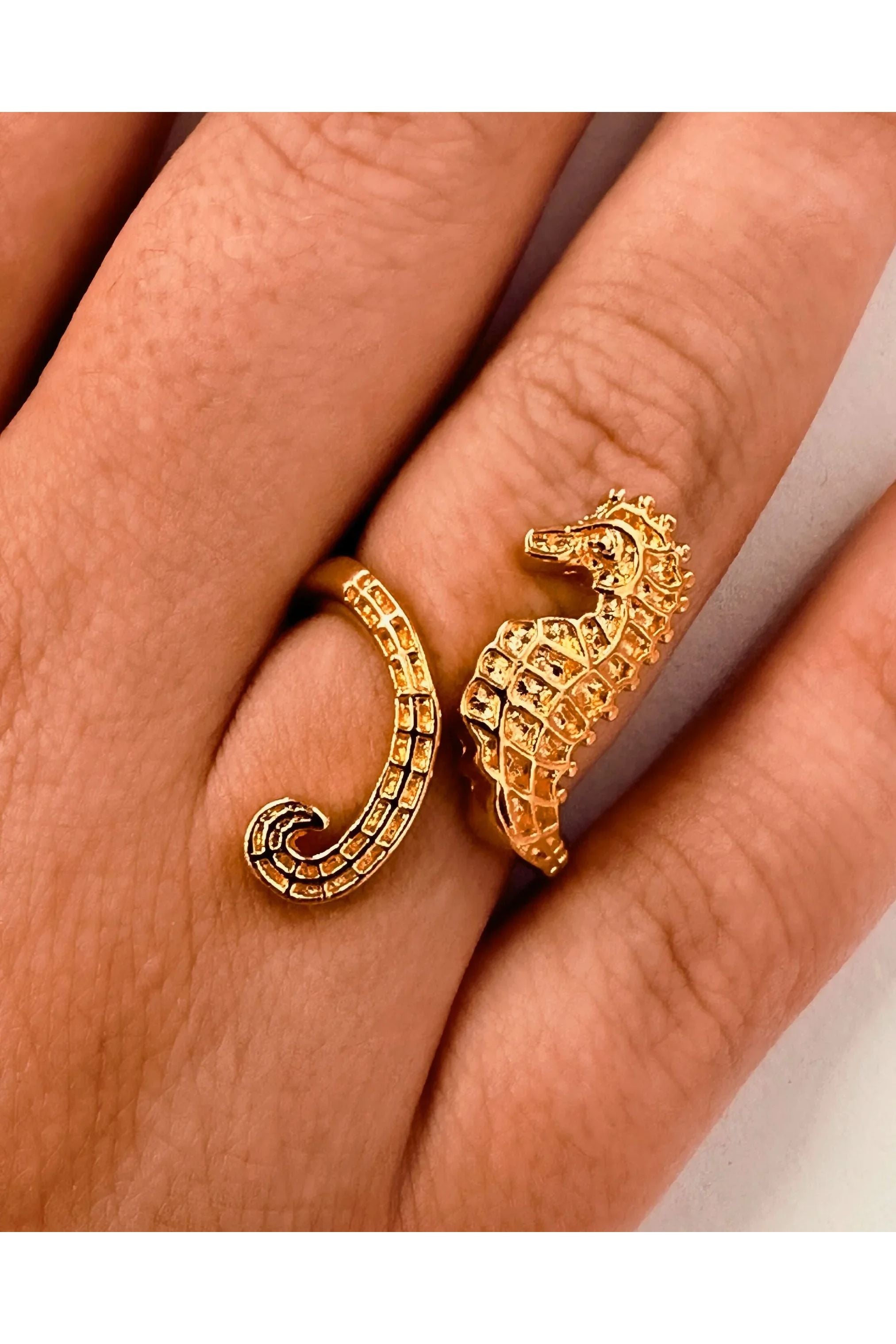 The ring on a hand model.