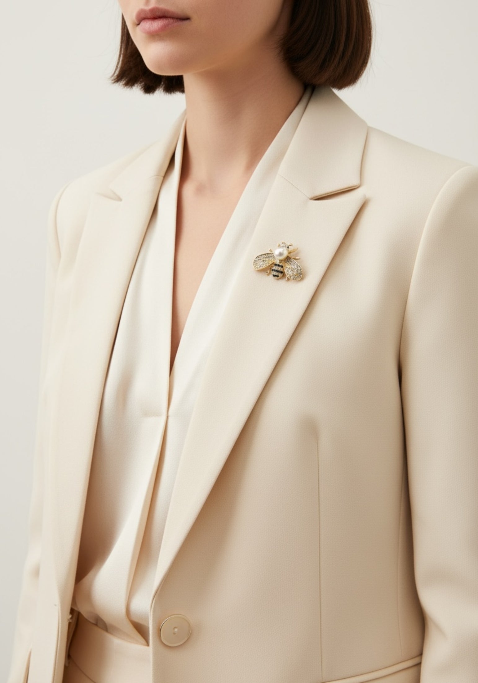 Bumble Bee Brooch Gold