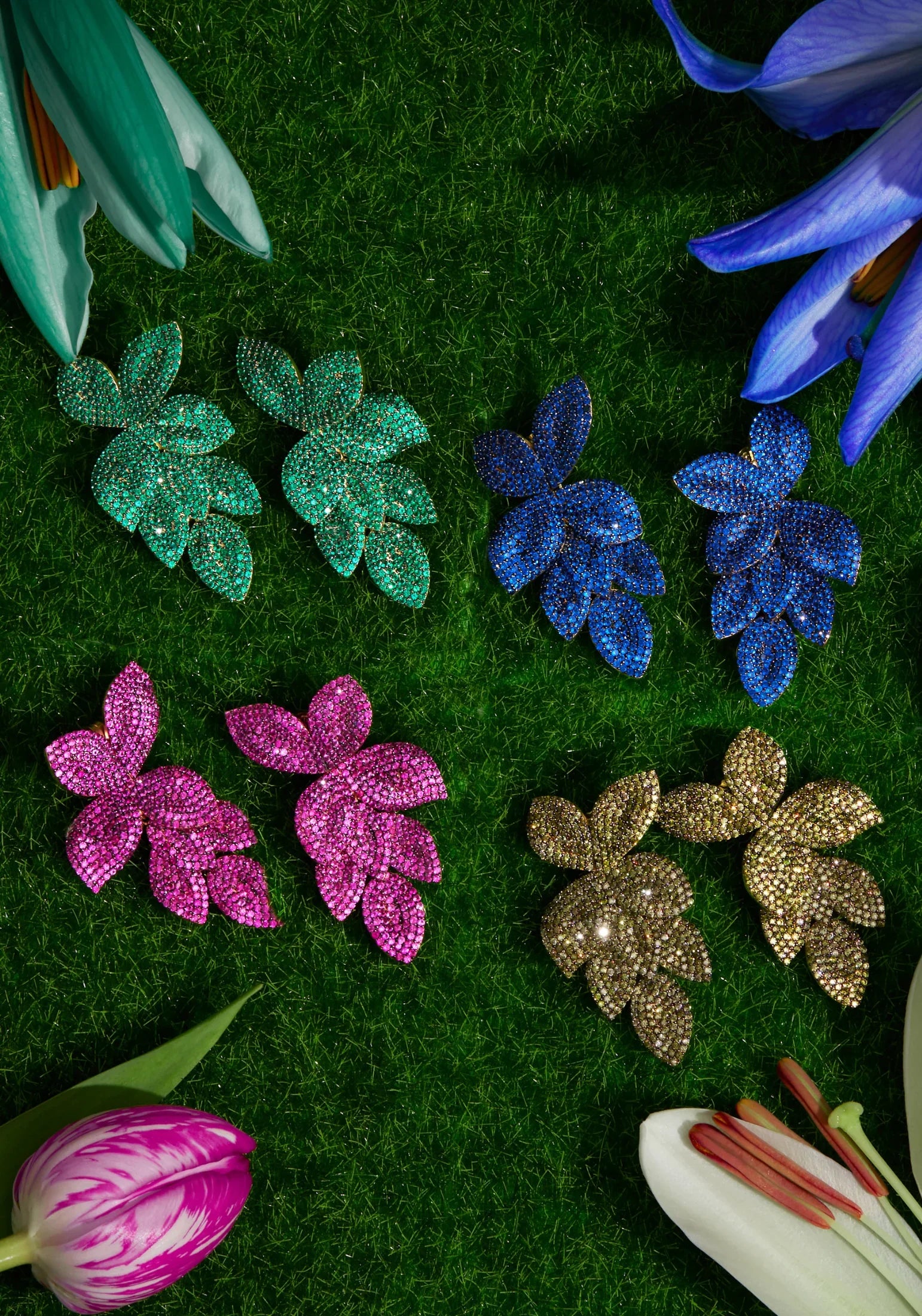 Pendientes De Flores En Cascada De Pétalos Oro Zafiro Cz