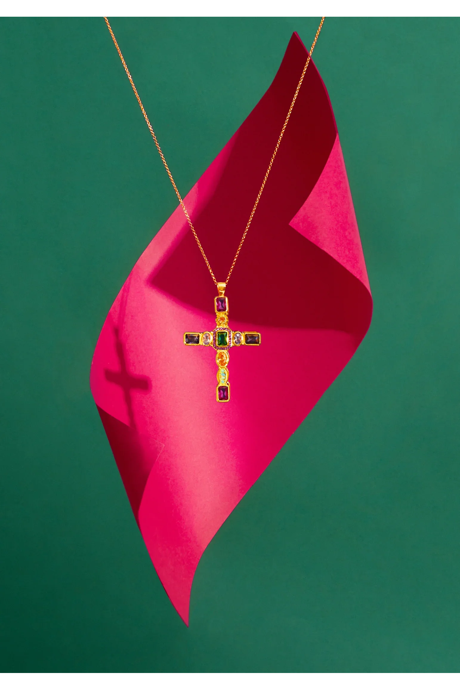 Colgante de moda con gemas extragrandes de María, dorado (cruz)