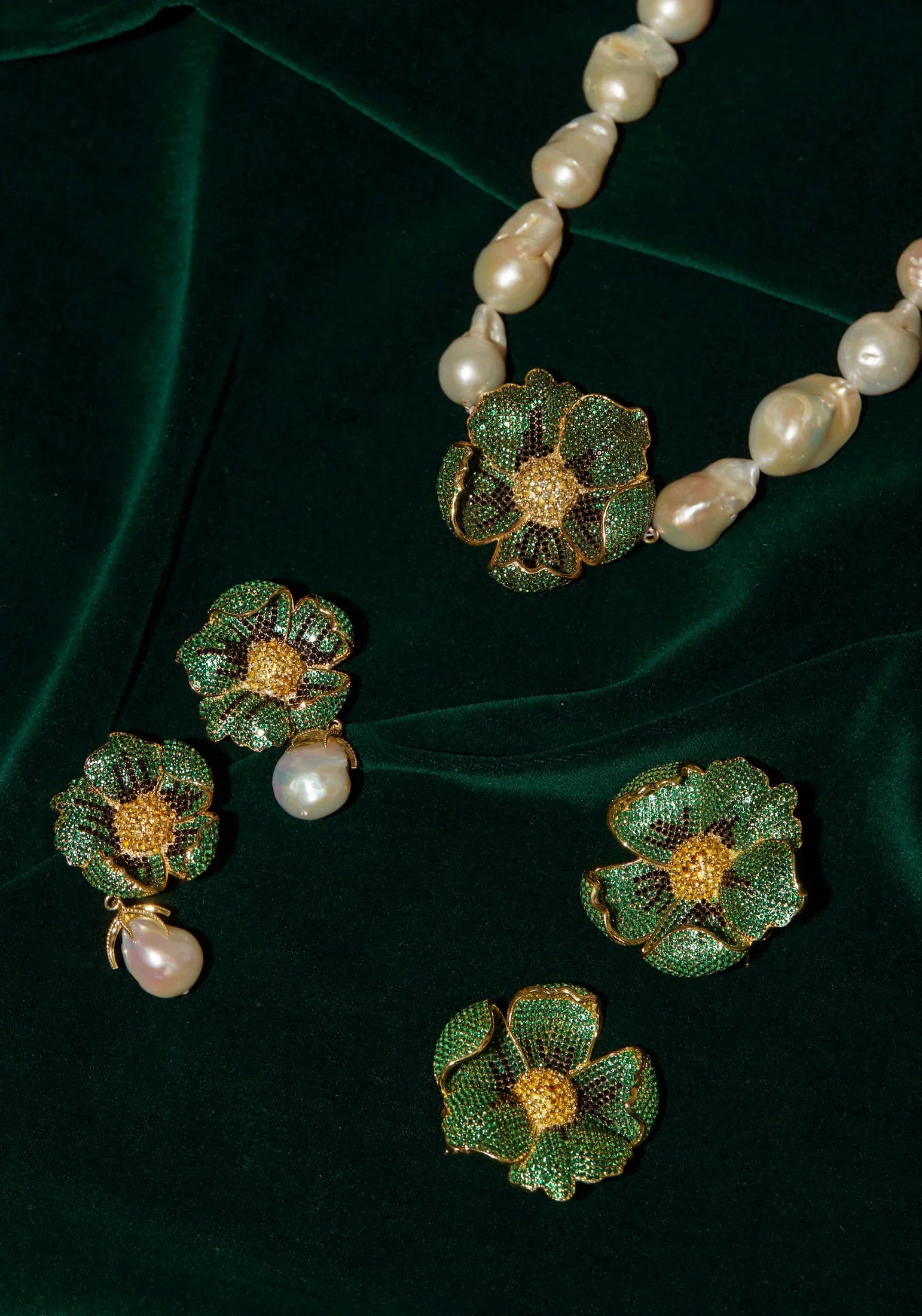 Mohn smaragdgrüne Ohrringe Gold