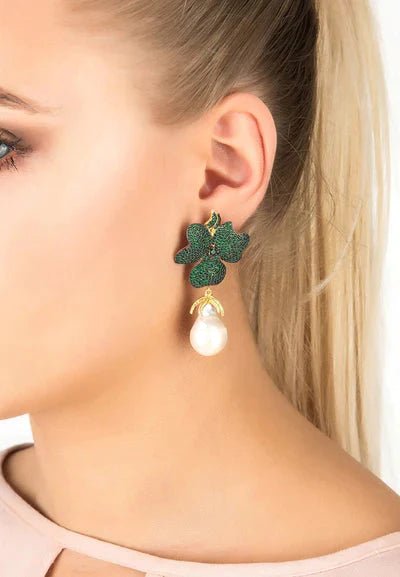 The Soothing Influence of Green Jewellery: Exploring the Power of Colour Therapy - LATELITA