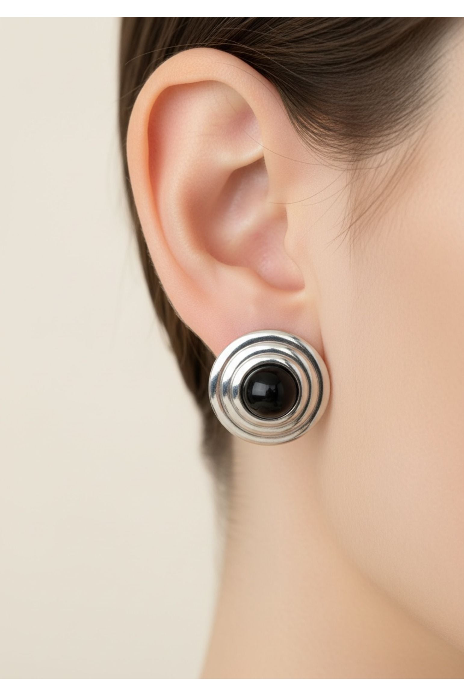 Como Large Round Stud Earrings Onyx Silver