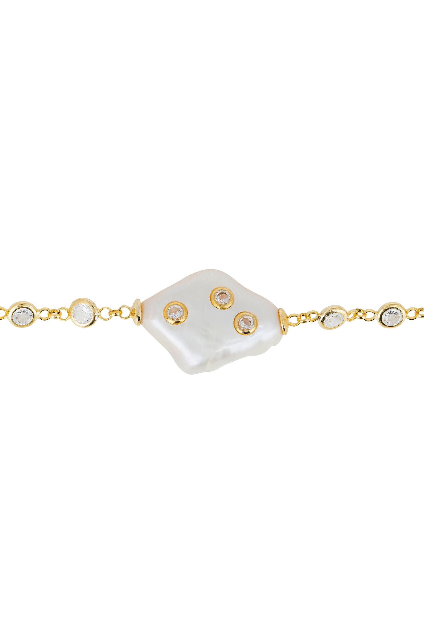Angled view of Polka Dot Baroque Pearl Bracelet Gold, showing baroque pearl and pearl detailing, gold finish and the jewellery profile.