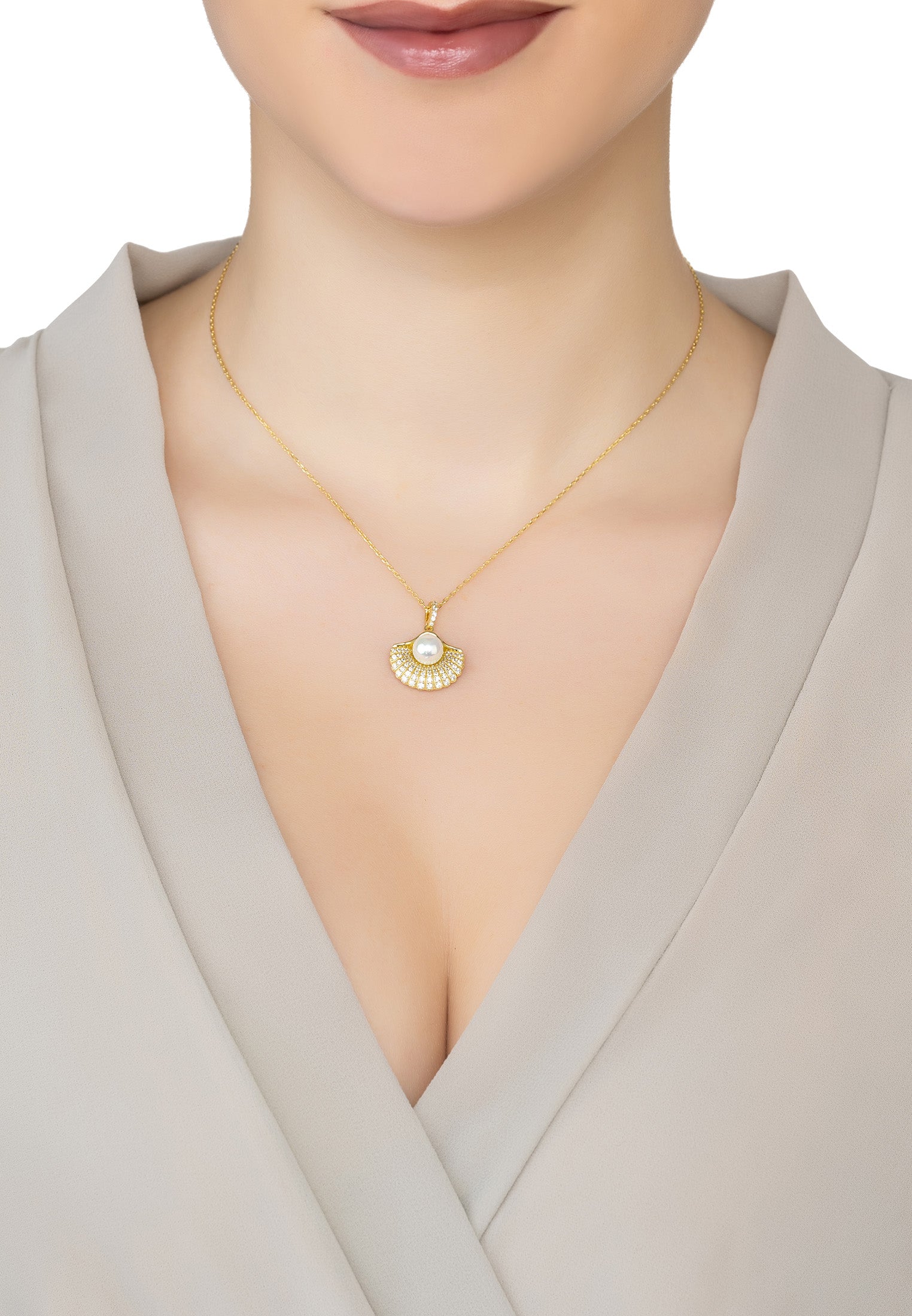 Deco Fan And Pearl Pendant Necklace Gold