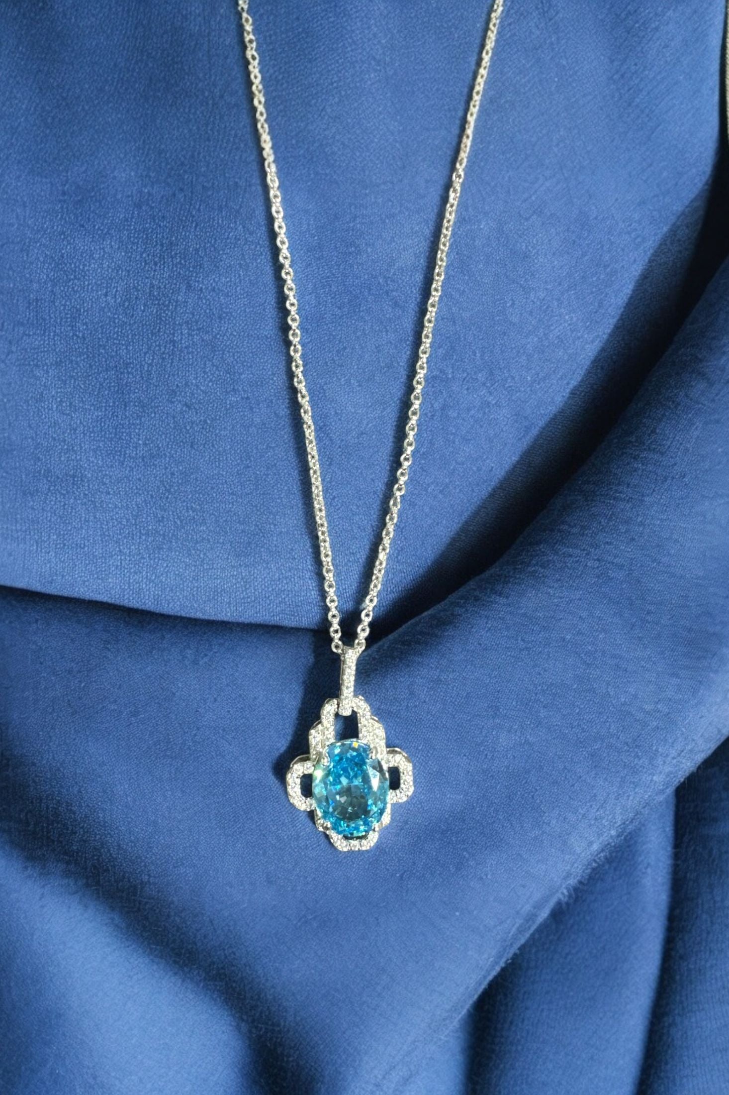 Still life of the necklace.