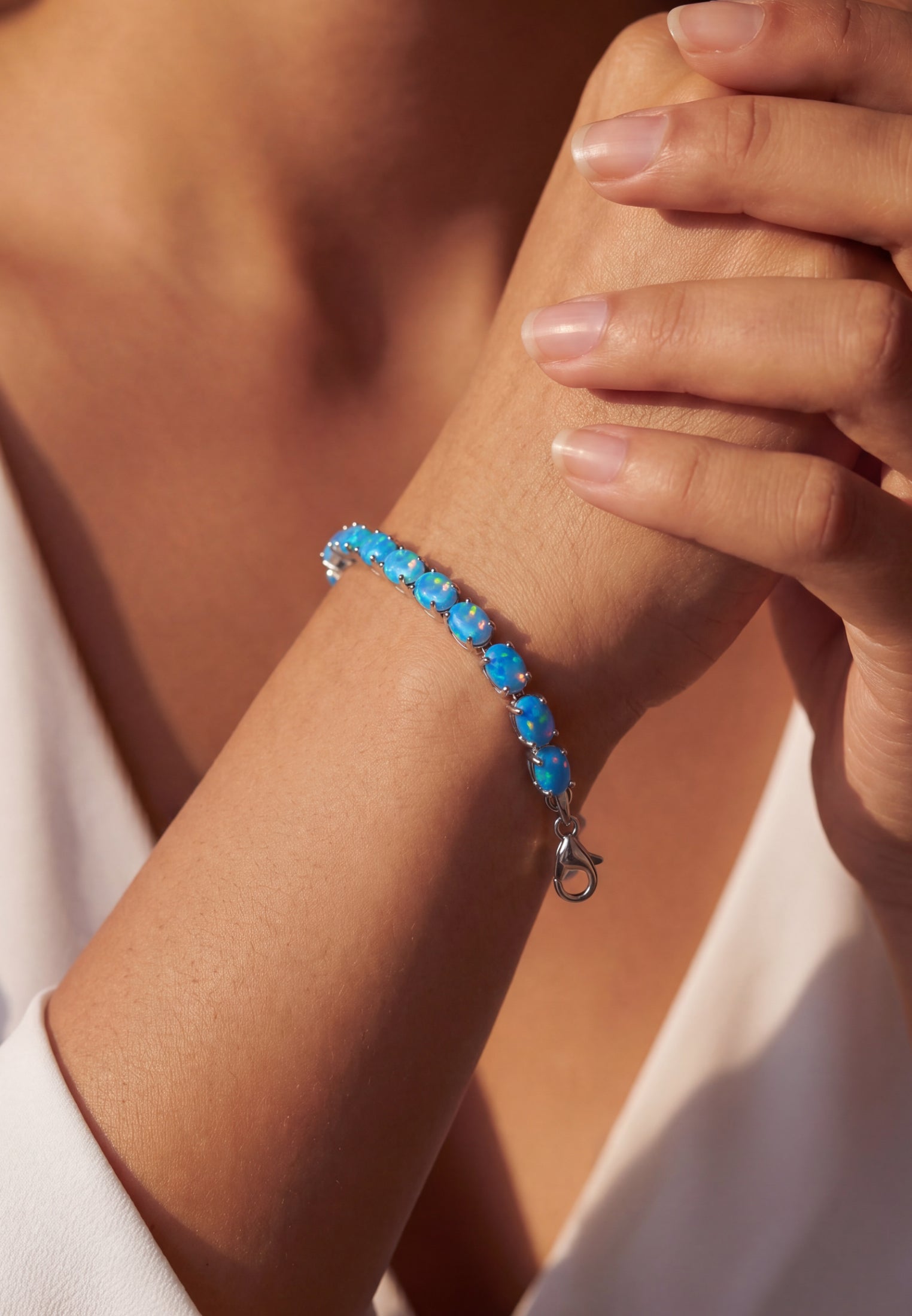 Tennisarmband mit blauem Opal, Silber