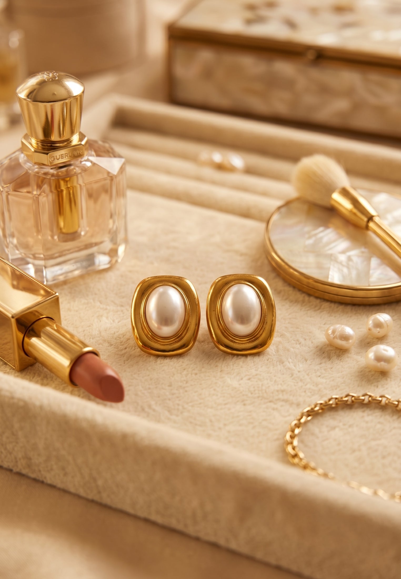 Carrington Oval Pearl Knot Earrings Gold