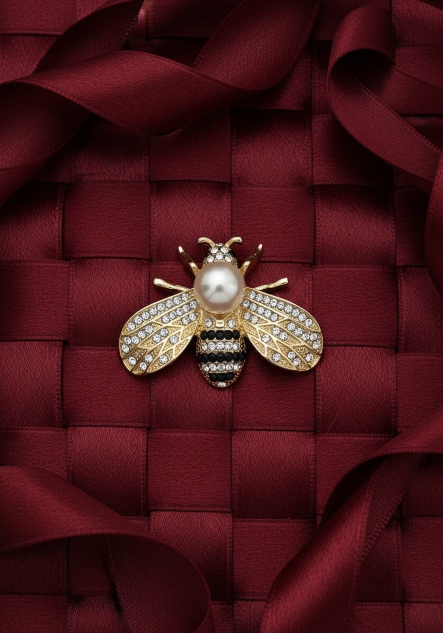 Bumble Bee Brooch Gold