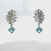 Rotating display of the earrings.