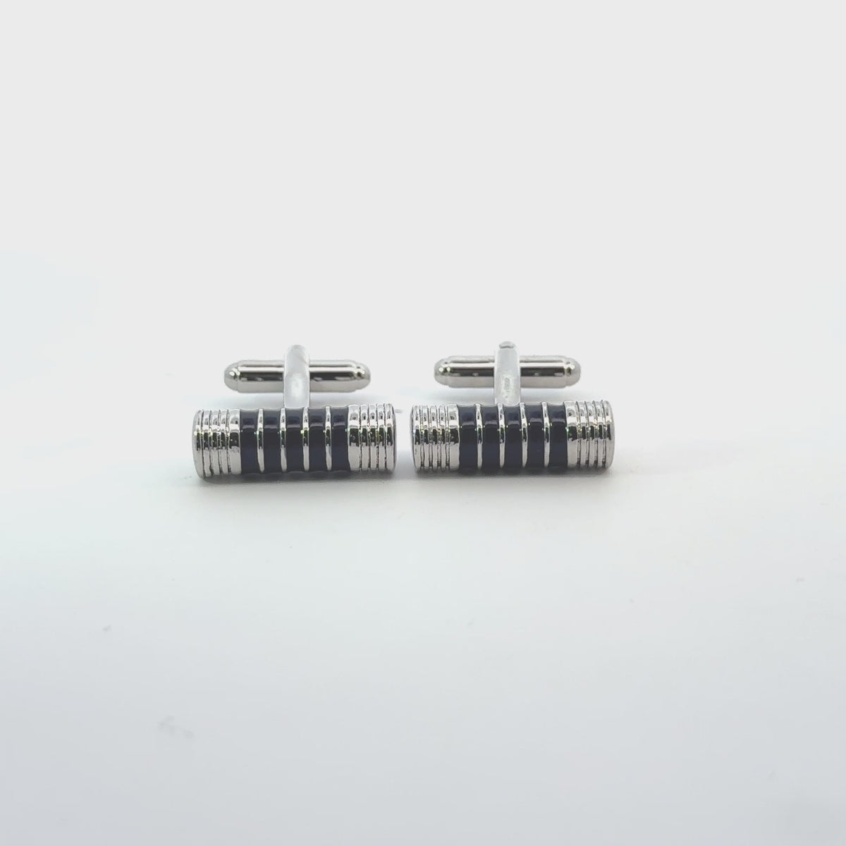 Rotating display of the cufflink.