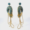Rotating display of the earrings.