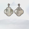 Rotating display of the earrings.