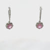Rotating display of the earrings.