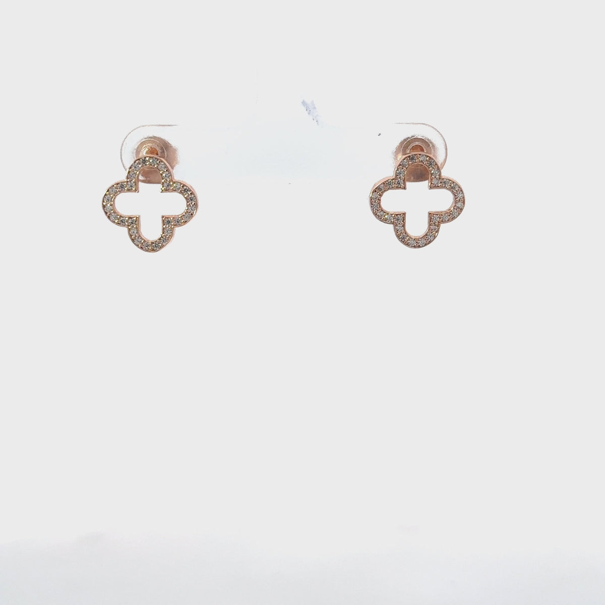 Rotating display of the earrings.