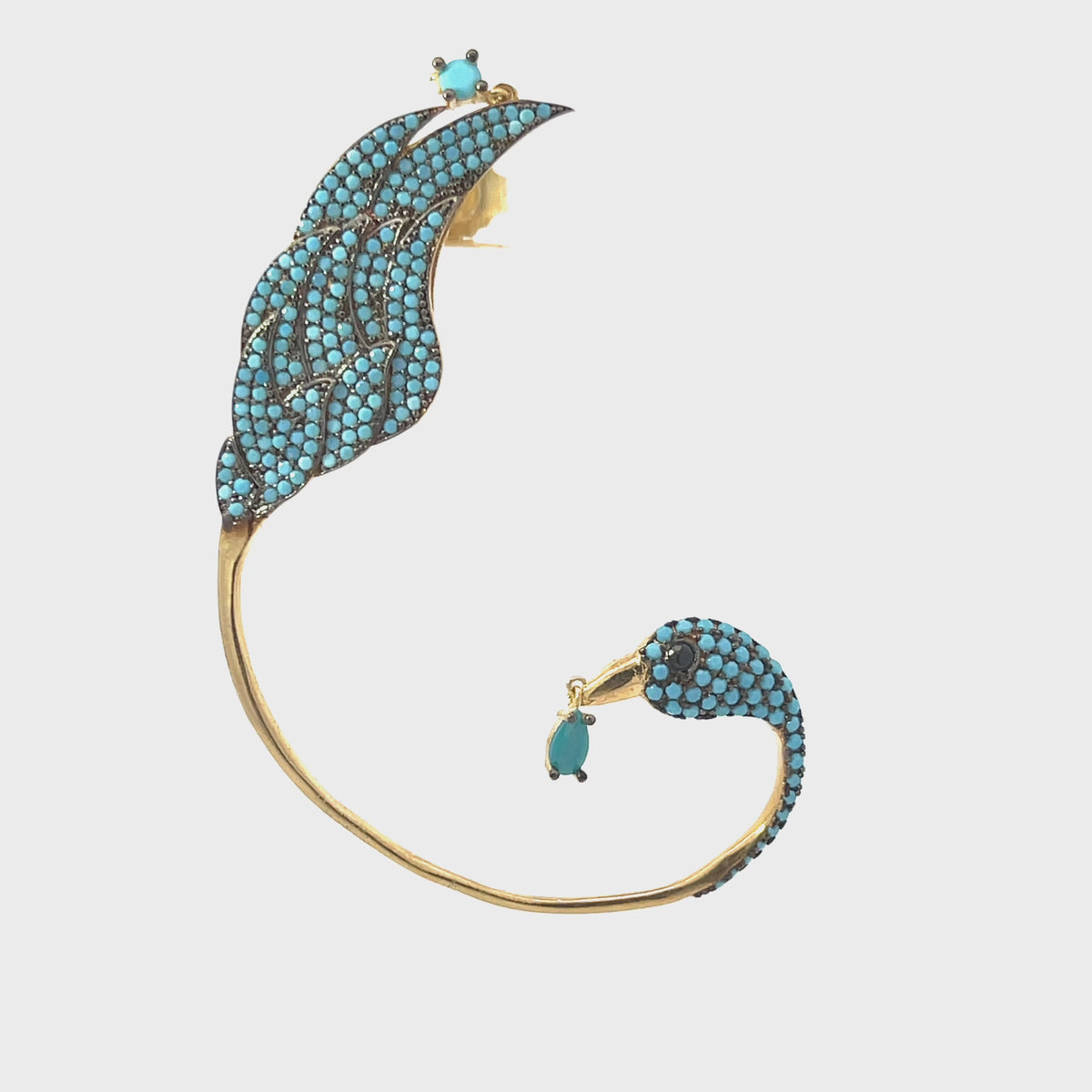 Rotating display of the earring.