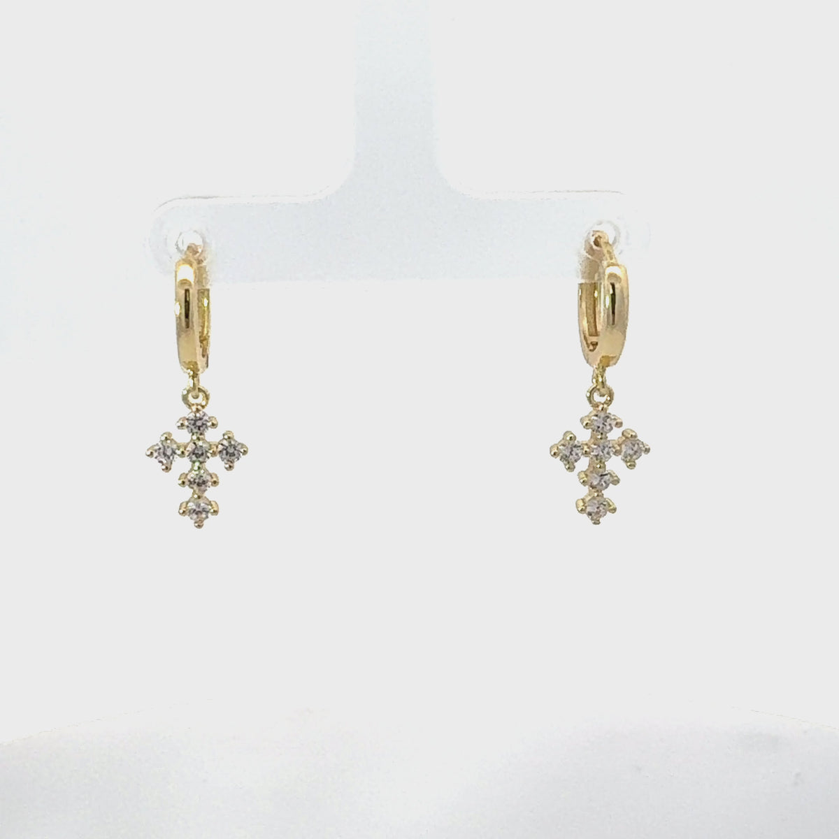 Rotating display of the earrings.