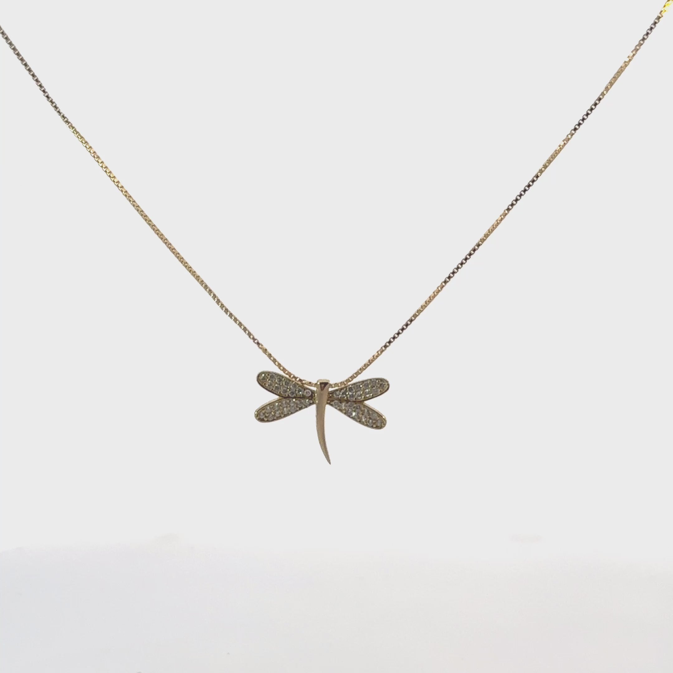 Rotating display of the necklace.