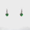 Rotating display of the earrings.