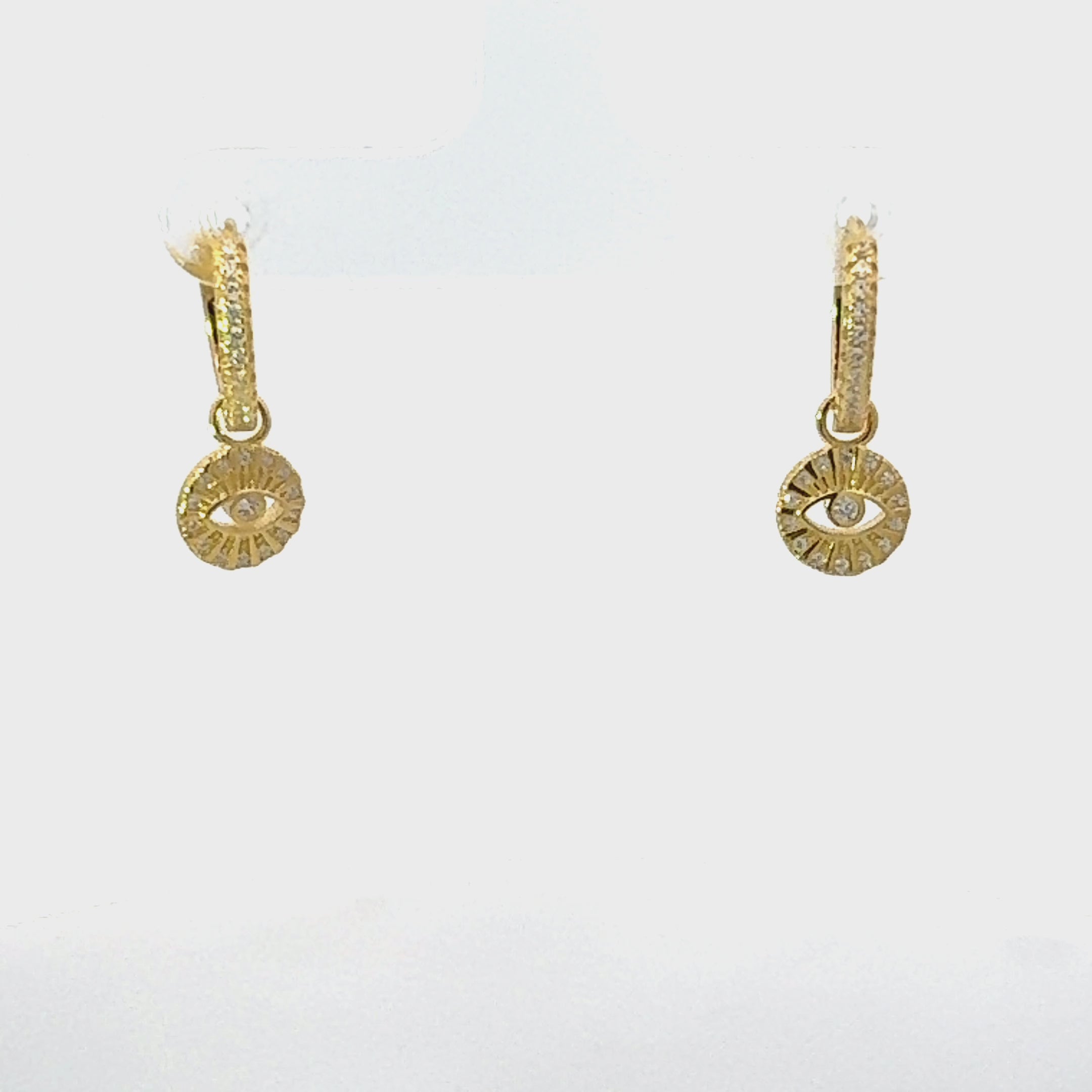 Rotating display of the earrings.