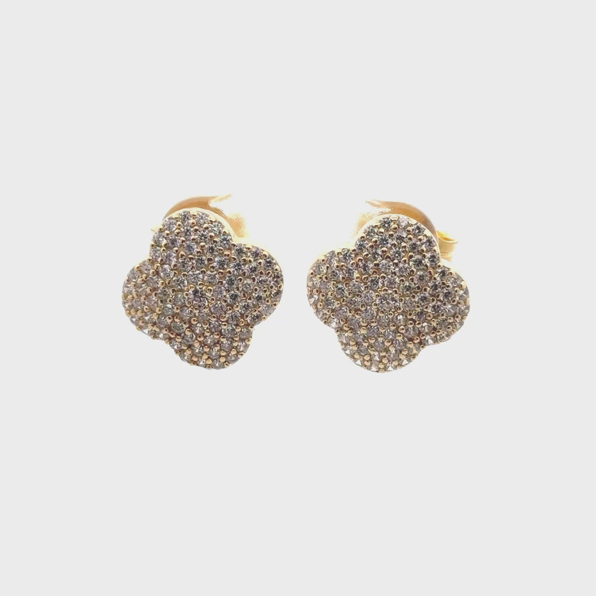 Rotating display of the earrings.