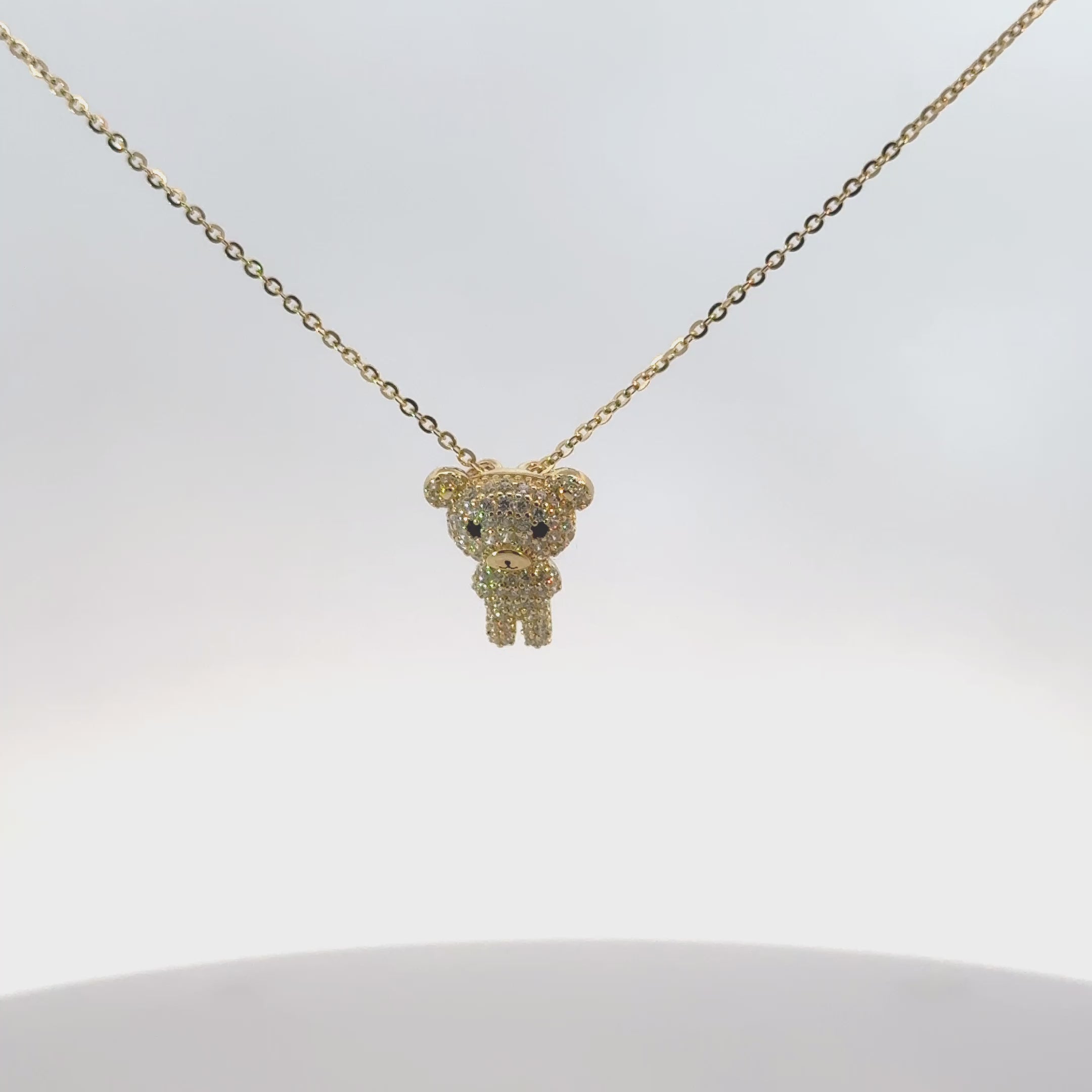 Rotating display of the earrings.