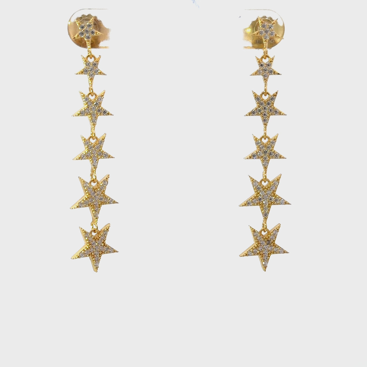 Rotating display of the earrings.
