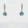 Rotating display of the earrings.