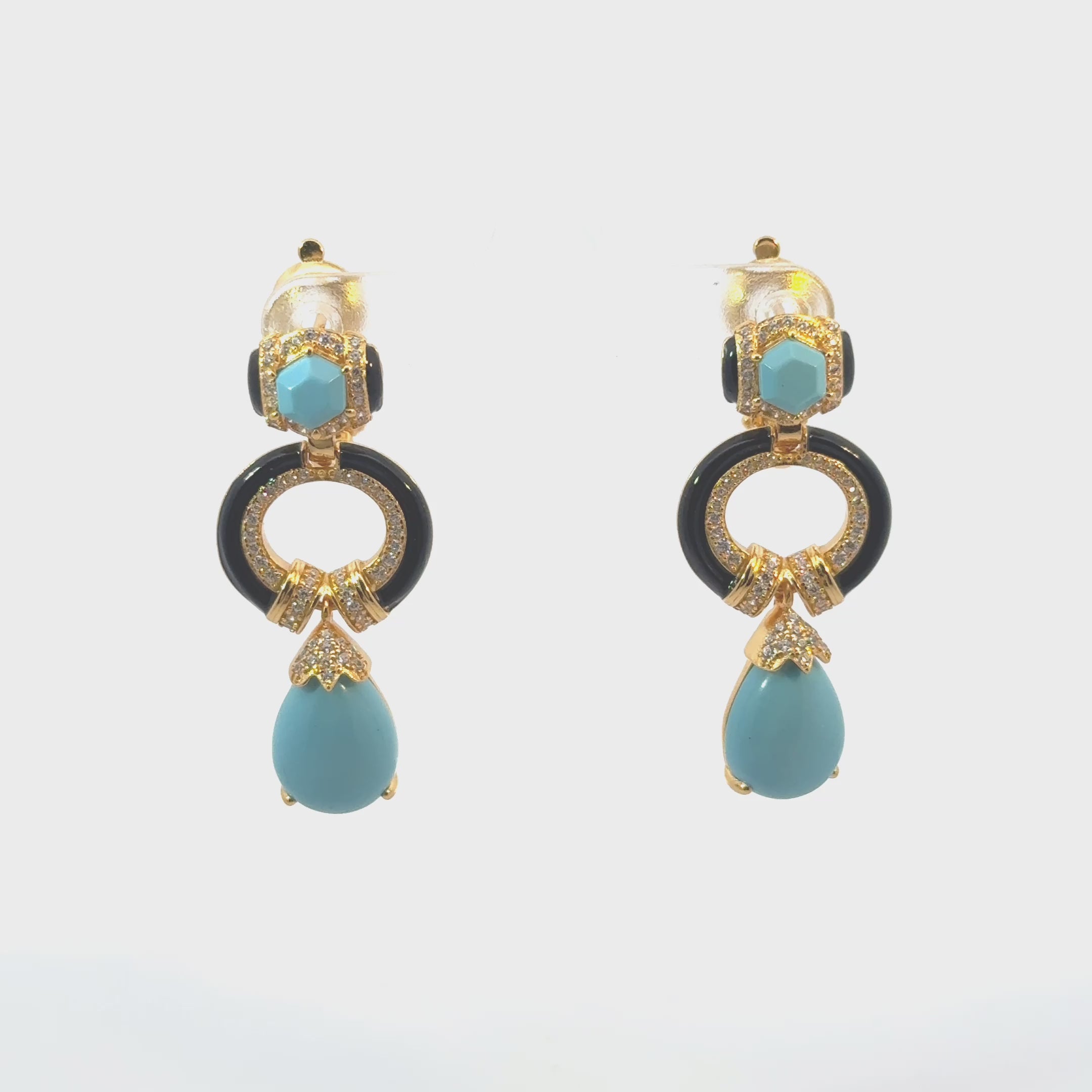 Rotating display of the earrings.