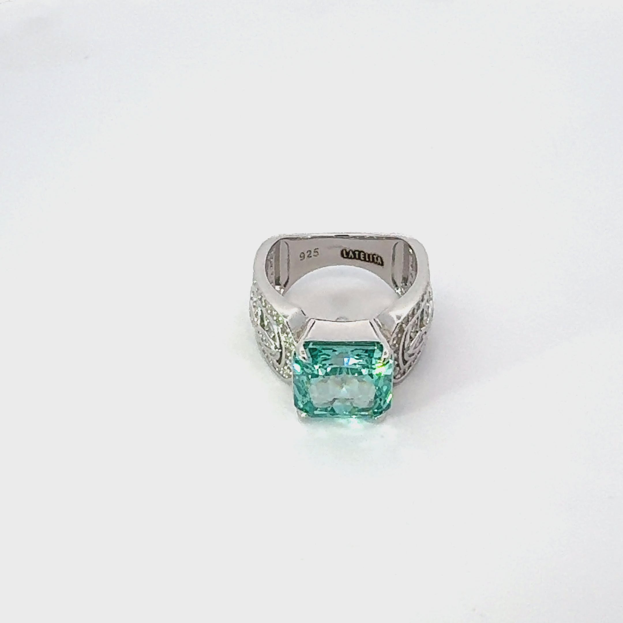 Rotating display of the ring.